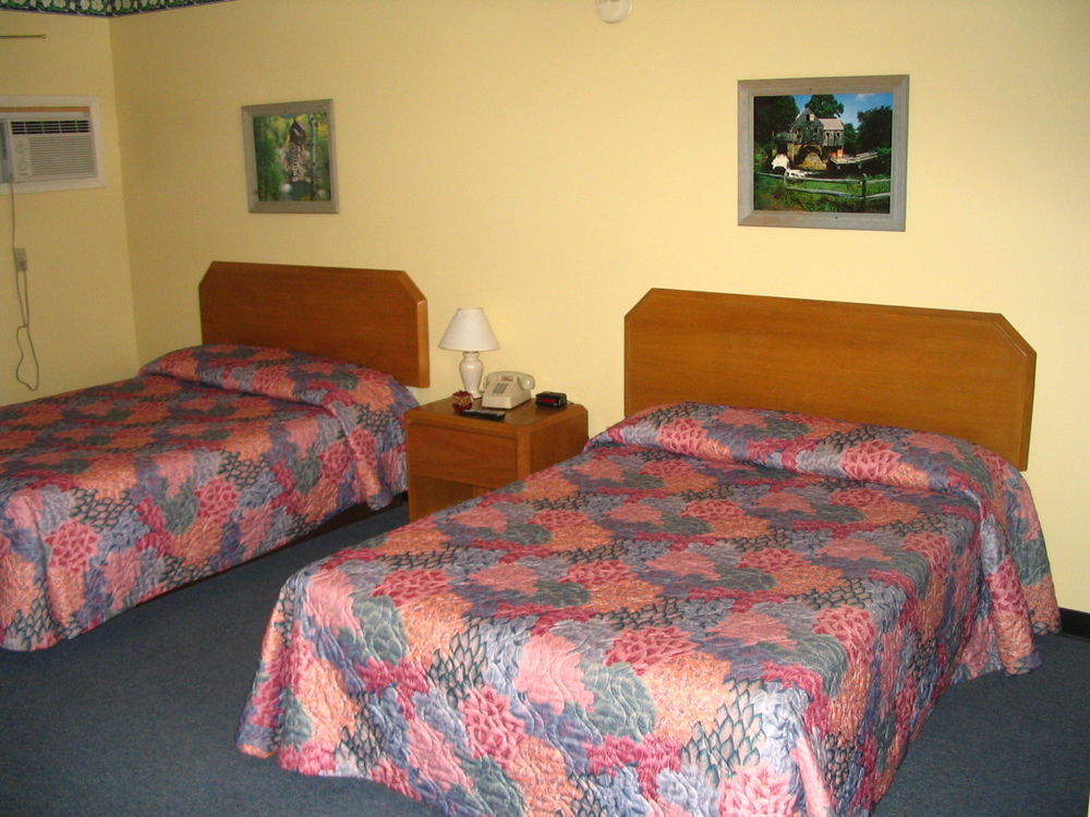 Warrensburg Inn & Suites - 6 Mi To Lake George Екстериор снимка