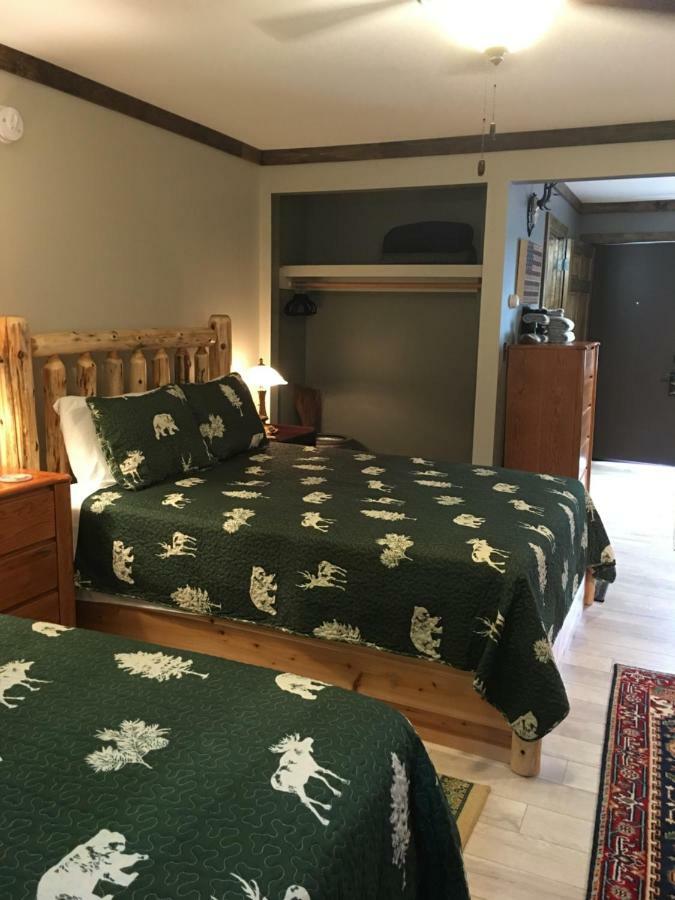 Warrensburg Inn & Suites - 6 Mi To Lake George Екстериор снимка