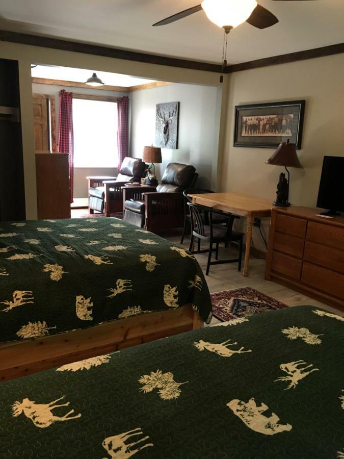 Warrensburg Inn & Suites - 6 Mi To Lake George Екстериор снимка