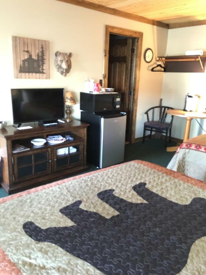 Warrensburg Inn & Suites - 6 Mi To Lake George Екстериор снимка