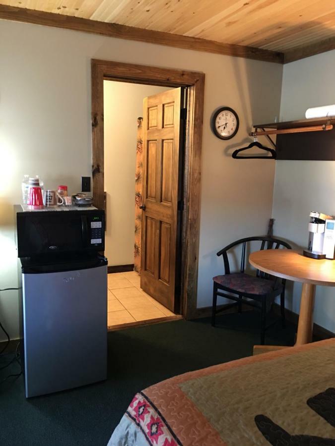 Warrensburg Inn & Suites - 6 Mi To Lake George Екстериор снимка